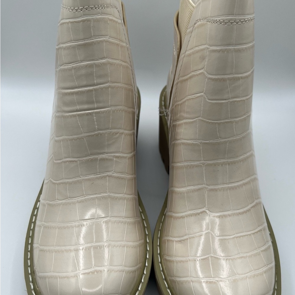 Women’s Croc-Embossed Bootie in Cream